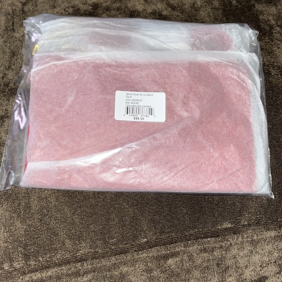 👛Host Pick👛 HOBO Leather Zip Pouch with Detachable Lanyard - Picture 4 of 4